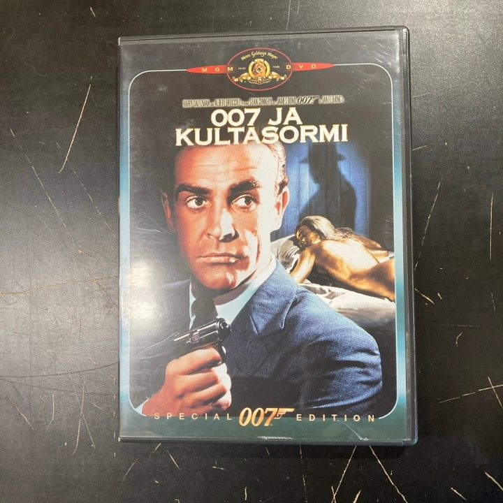 007 ja kultasormi (special edition) DVD (VG+/M-) -toiminta-